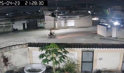 Vídeo: Idosa é morta a tiros ao voltar do trabalho na Baixada Fluminense