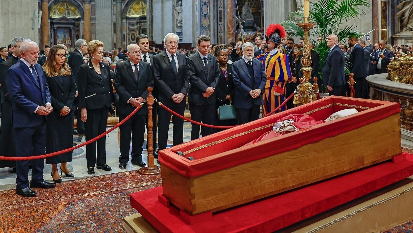Presidente Luiz Inácio Lula da Silva e demais autoridades comparecem ao velório do papa Francisco na Basílica de São Pedro, no Vaticano