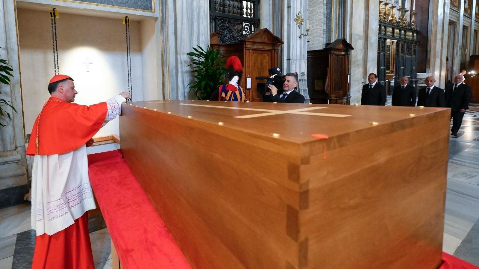 Sepultamento do papa Francisco na Basílica de Santa Maria Maggiore