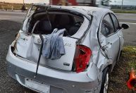 Motorista causa acidente e furta carro de homem que parou para ajudar em SP