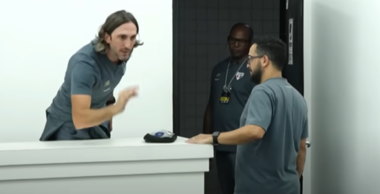 Zubeldía discute com Gabriel Sá após empate do São Paulo