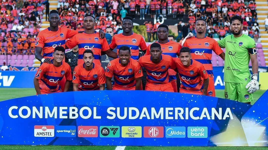 Time da Academia Puerto Cabello antes de jogo pela Sul-Americana