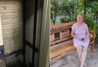 Idosa fica ferida após cair em poço de elevador no Espírito Santo