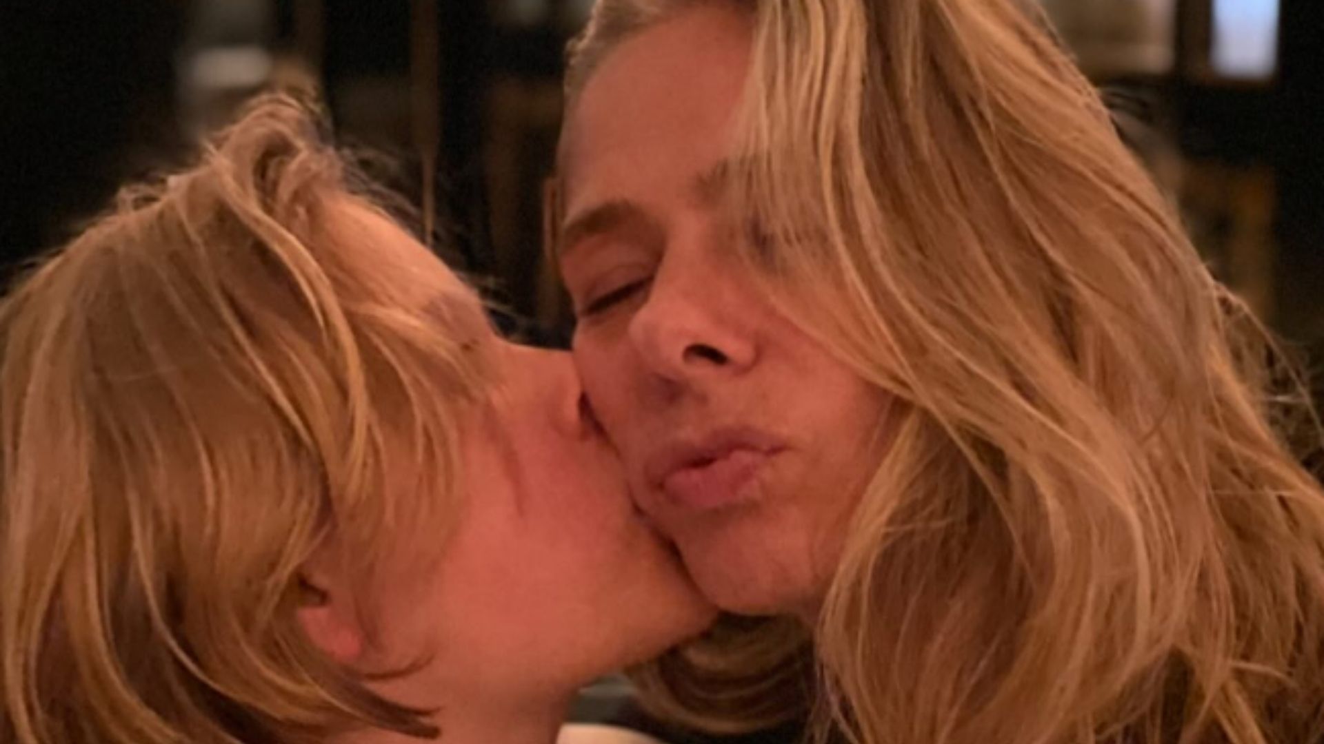 Filho homenageia Adriane Galisteu em aniversário