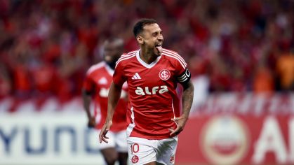 Alan Patrick comemora gol do Inter sobre o Atlético Nacional