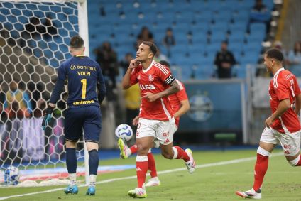 Alan Patrick comemora o gol contra o Grêmio, pelo Brasileirão
