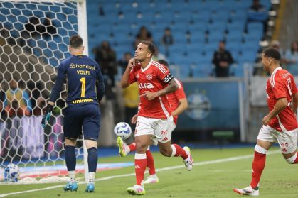 Alan Patrick comemora o gol contra o Grêmio, pelo Brasileirão