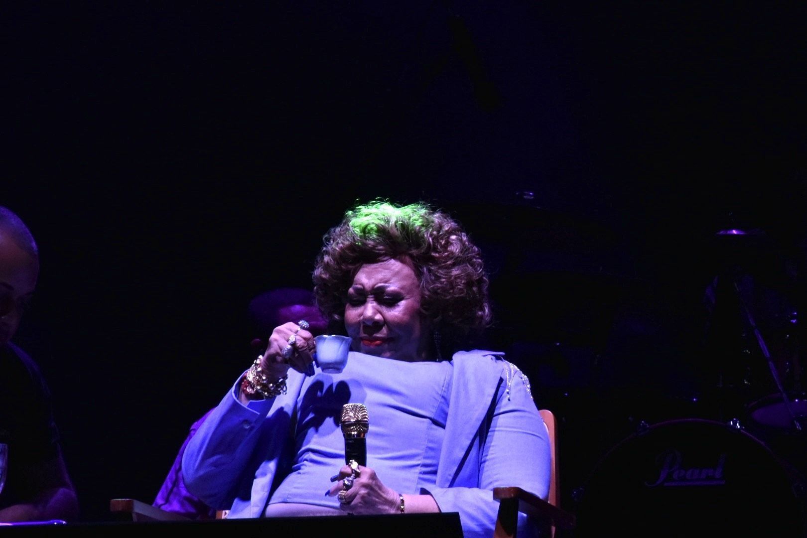 Alcione durante show em Recife