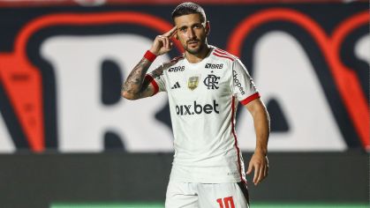Arrascaeta comemora gol em Vitória 1 x 2 Flamengo