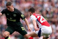 Arsenal tropeça em casa pela Premier League e Liverpool agradece
