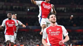 Jogadores do Arsenal comemoram gol de Rice contra o Real Madrid