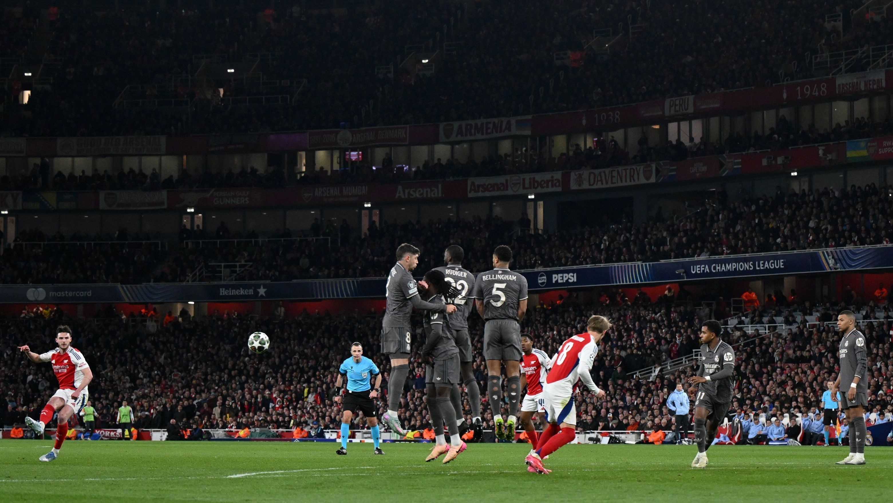 Falta de Arsenal x Real Madrid que resultou em golaço de Rice