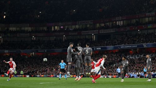 Falta de Arsenal x Real Madrid que resultou em golaço de Rice
