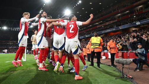 Jogadores do Arsenal comemoram gol de Rice contra o Real Madrid