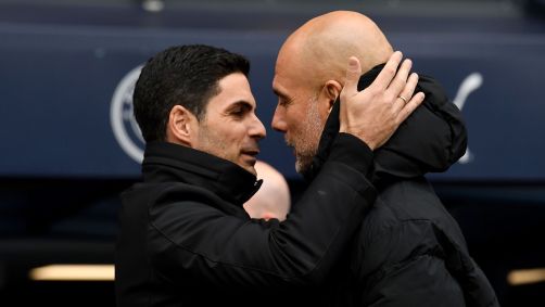 Arteta e Guardiola e abraçam antes de duelo entre Arsenal e Manchester City
