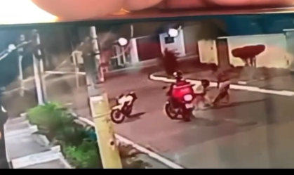 Criminosos rendem jovem e o deixam só de cueca durante assalto no RJ