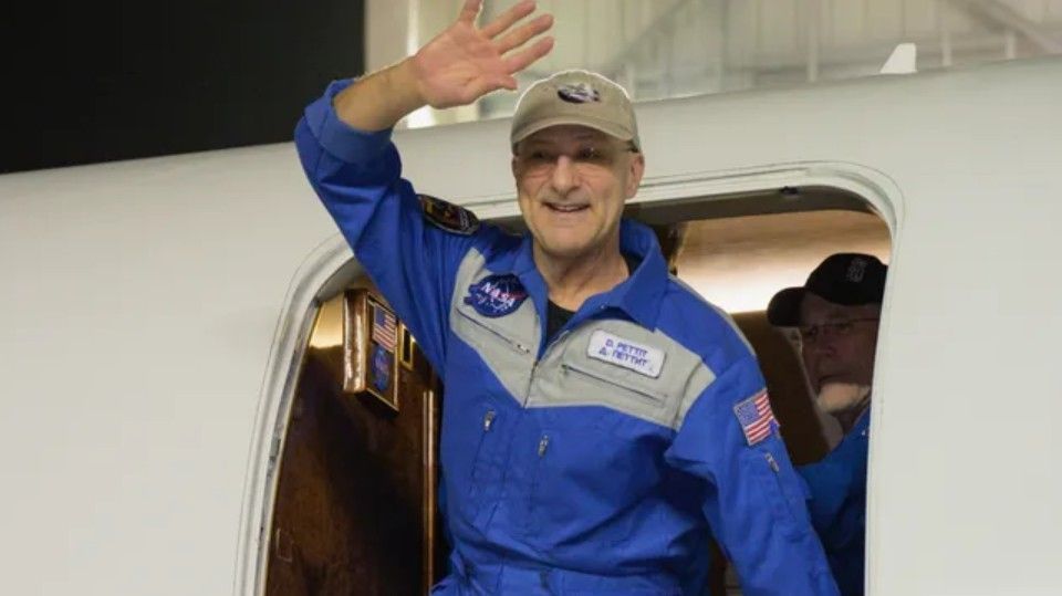 A imagem mostra o astronauta Don Pettit no retorno da sua viagem mais recente.