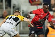 Athletico-PR faz dever de casa, vence Criciúma e segue 100% na Série B