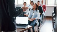 Presente nas escolas, IA deve mudar métodos de ensino, dizem especialistas