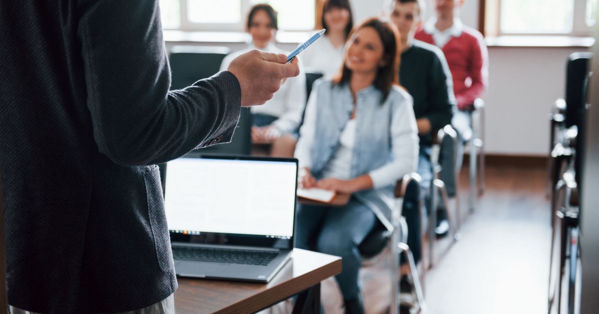 Inep busca docentes para elaborar questões do Enade 2026