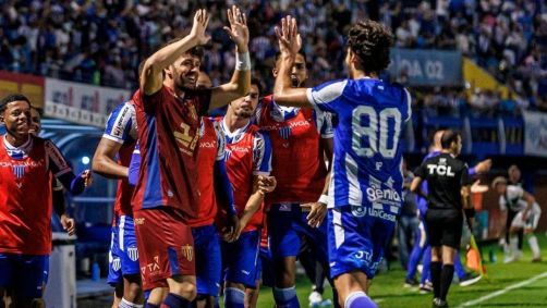 O Avaí venceu o América-MG com gol de JP