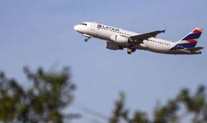 Número de passagens emitidas com milhas sobe 30% em 2025, diz Latam