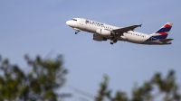 Número de passagens emitidas com milhas sobe 30% em 2025, diz Latam