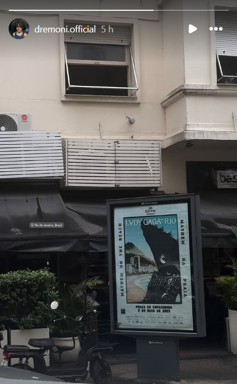 Dre'moni Watts, bailarino de Lady Gaga, mostra cartaz no Rio de Janeiro • Reprodução/Instagram