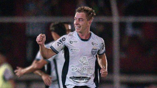 Vini, do União Barberense, comemora gol contra o Paulista, pela final do Paulistão A4