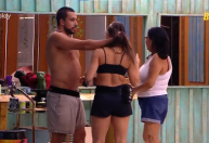 BBB25: Maike morde Renata, puxa cabelo da sister e leva atenção da produção