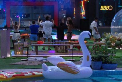 Participantes curtem pool party no BBB25