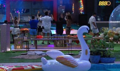 Participantes curtem pool party no BBB25