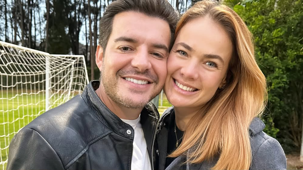 Thaís relembrou que também já participou do mundo artístico do marido quando cantou a música “Retalhos de Cetim” com ele e seu sogro, o Beluttão, na TV
