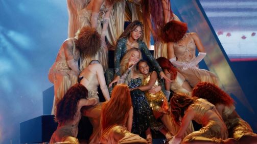 Beyoncé leva filhas, Blue Ivy e Rumi, ao palco da "Cowboy Carter"