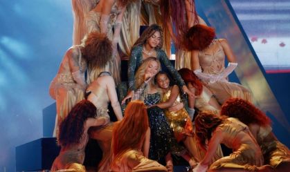 Beyoncé leva filhas, Blue Ivy e Rumi, ao palco da "Cowboy Carter"