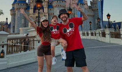Ex-casal Bianca Andrade e Fred Bruno viaja juntos e levam filho à Disney