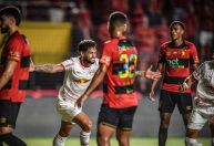 Bragantino vence na Ilha, e torcida do Sport chama Pepa de "burro"
