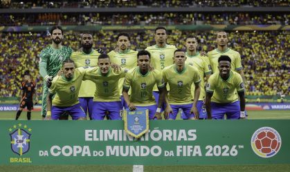 Seleção Brasileira posa ante do duelo com a Colômbia no Mané Garrincha