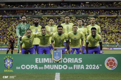 Seleção Brasileira posa ante do duelo com a Colômbia no Mané Garrincha