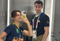 Bruna Takahashi celebra campanha e vibra com título do namorado Calderano