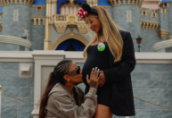 Ludmilla beija barrigão de Brunna Gonçalves na Disney: "Mamães felizes"