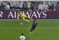 Real Madrid x Arsenal: Courtois pega pênalti de cavadinha de Saka; assista