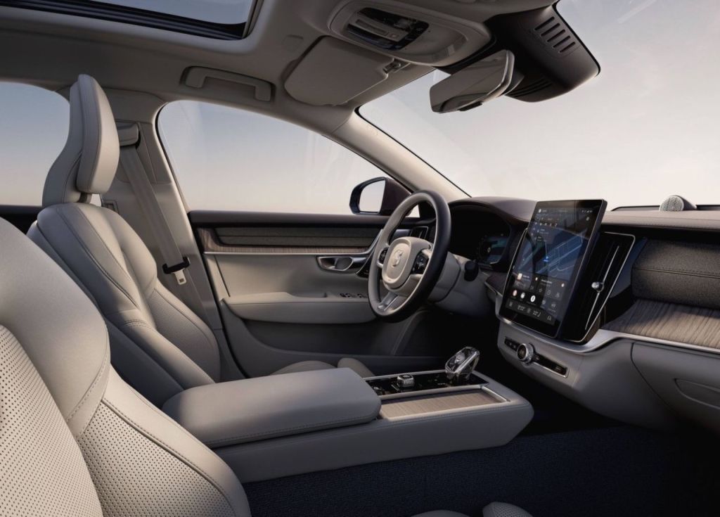 Interna do Volvo S90 conta com luxo e tecnologias
