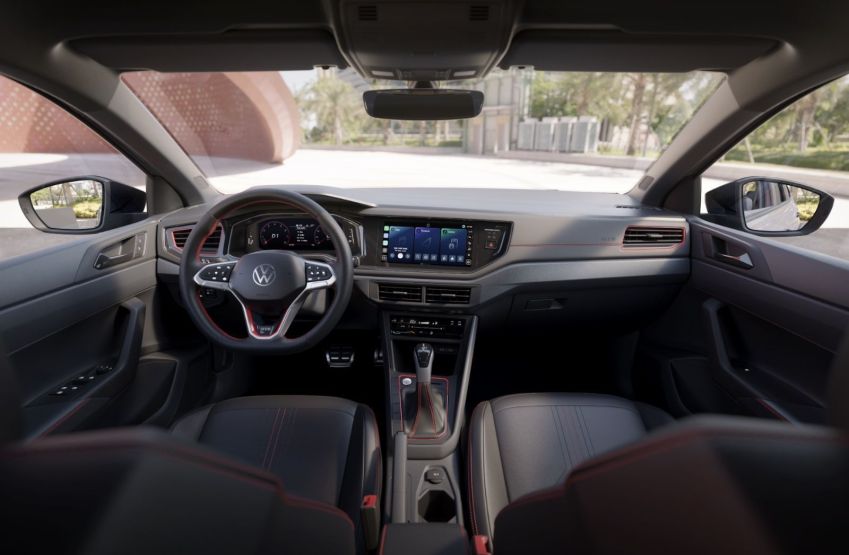 Interior tem detalhes em vermelho • Divulgação