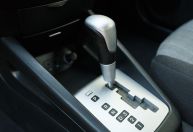 Carro automático: como destravar a alavanca do câmbio no carro descarregado