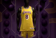 Camisa usada por Kobe Bryant em estreia nos Lakers é vendida por R$ 39 mi