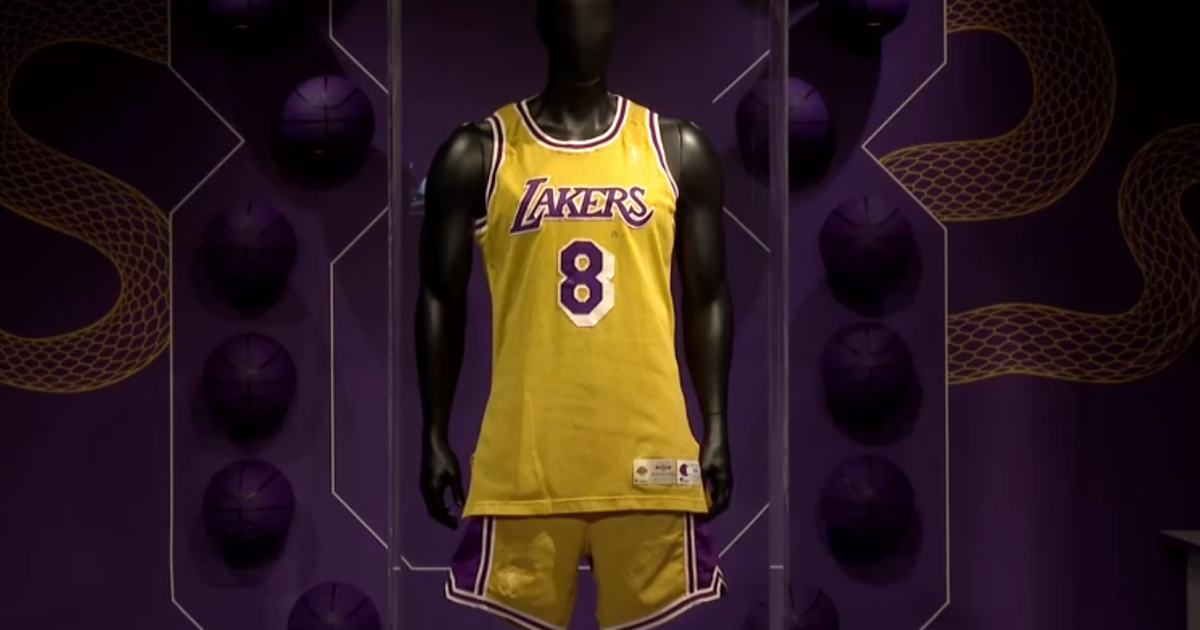 Kobe Bryant Los Angeles Lakers Tシャツ Mサイズ Mens Los Angeles Lakers Kobe Bryant adidas White Net Number T-Shirt