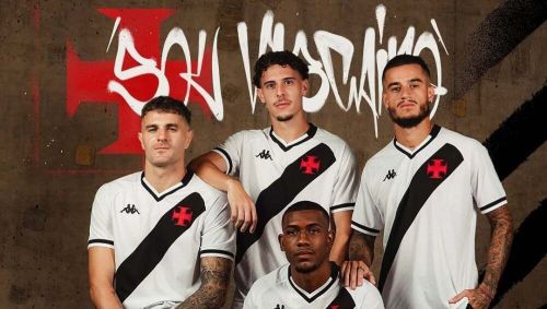 Jogadores do Vasco divulgam o novo uniforme