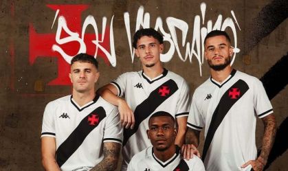 Jogadores do Vasco divulgam o novo uniforme