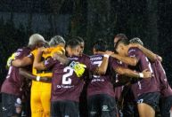 Ciranda? Carabobo faz jogada ensaiada inusitada na Libertadores; veja